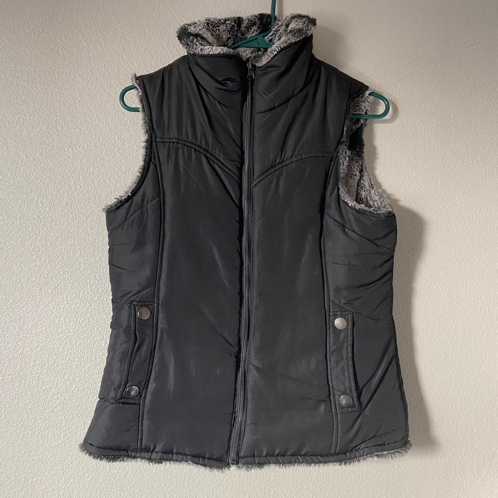 S/M Black winter Faux fur vest, pockets on outside and inside